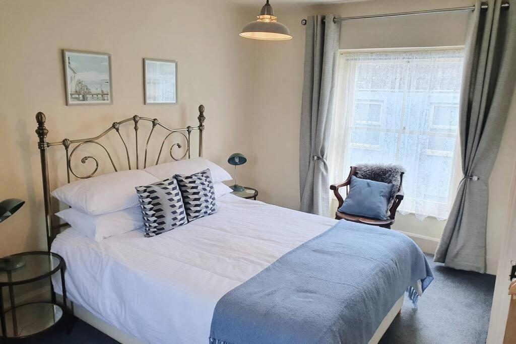 Stunning & Spacious House In Central Tenby Exterior photo